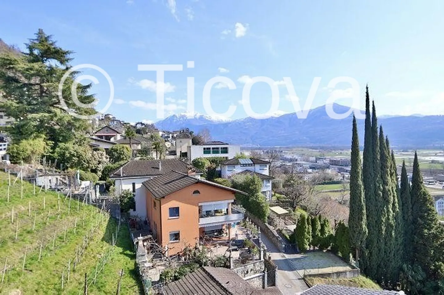 Villa panoramica con giardino - Foto 7 di 16