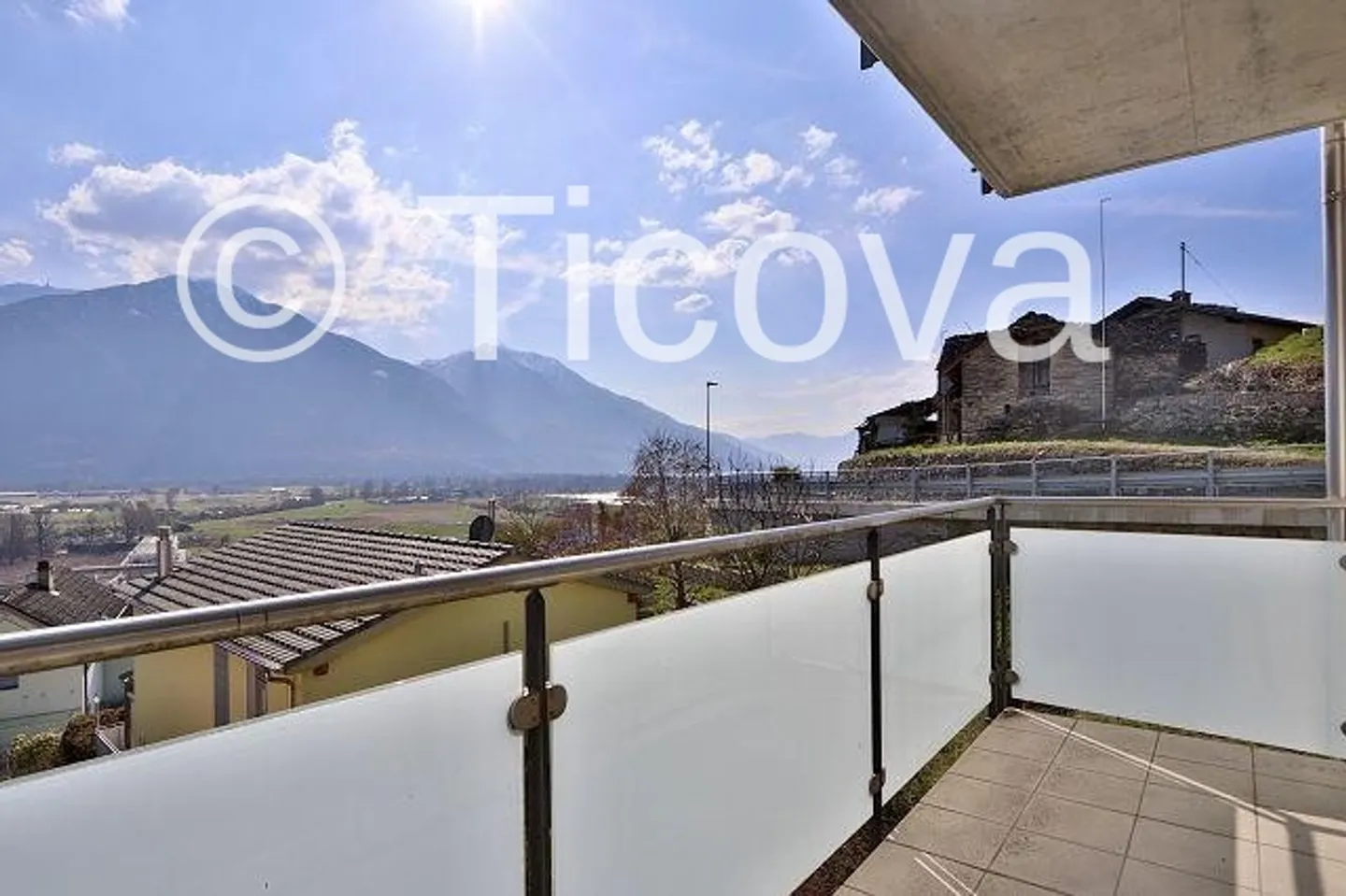 Villa panoramica con giardino - Foto 10 di 16