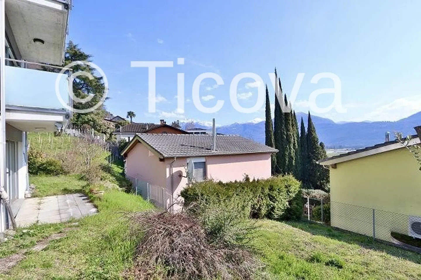 Villa panoramica con giardino - Foto 11 di 16