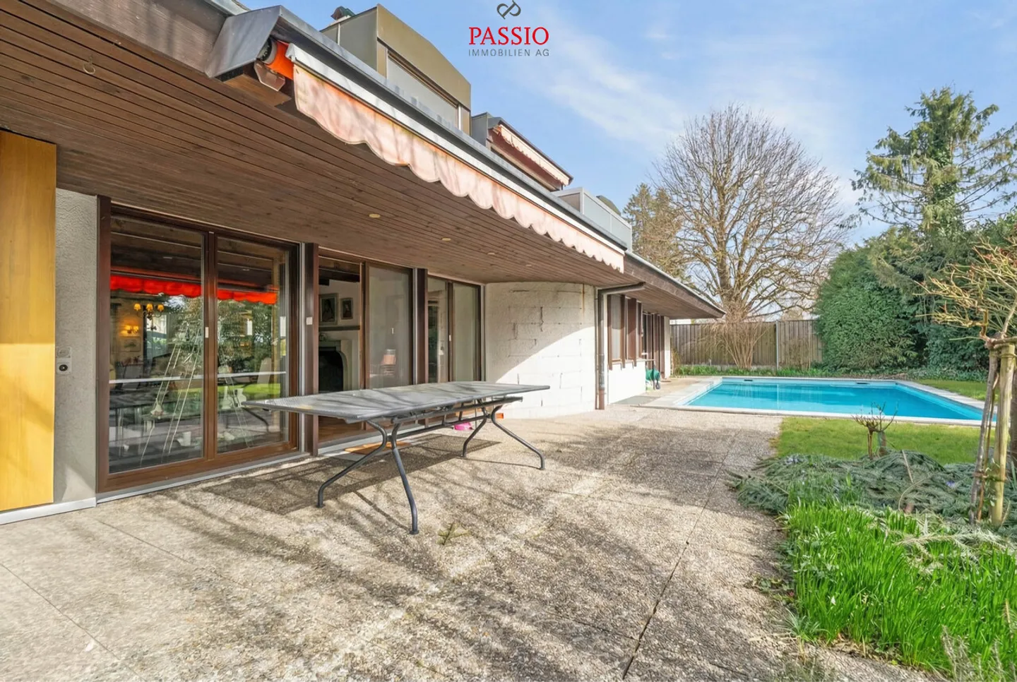 Ampia casa unifamiliare di 5,5 stanze con piscina e vista sulle montagne - Foto 2 di 39