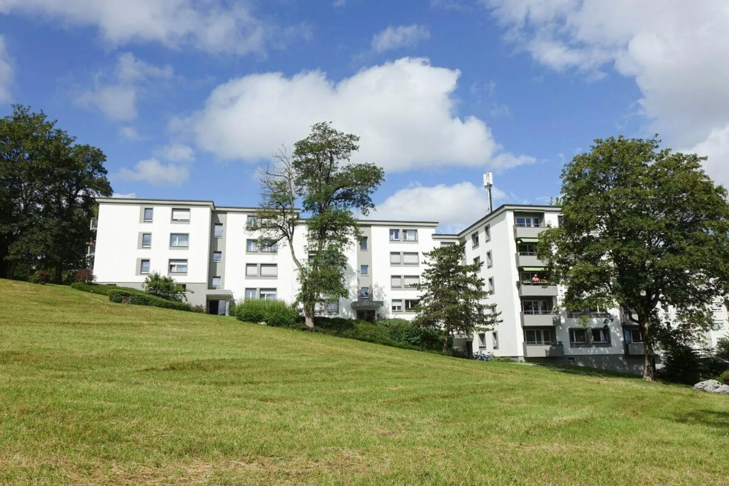 Bright, renovated apartment with garden seating area - Photo 1 of 6