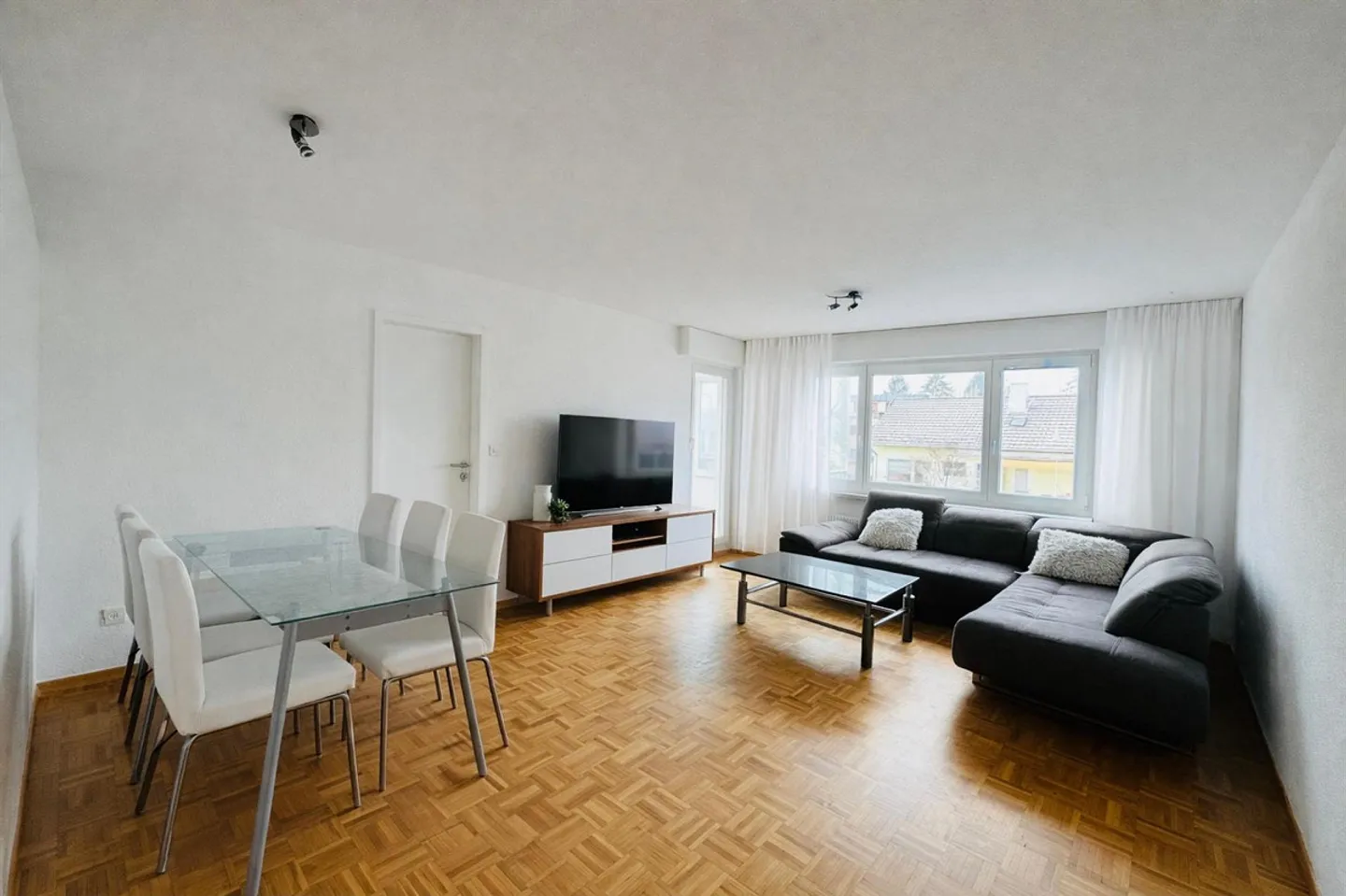 Spacious 5.5-room apartment with balcony in Widnau - Photo 2 of 6