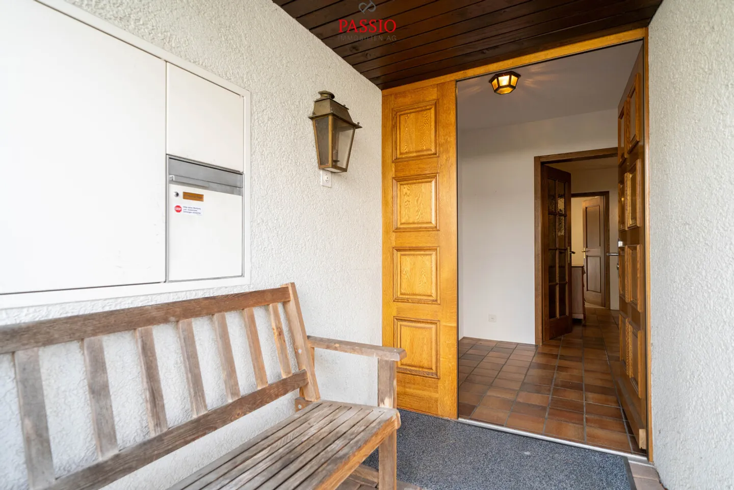 Ampia casa unifamiliare di 5,5 stanze con piscina e vista sulle montagne - Foto 4 di 39