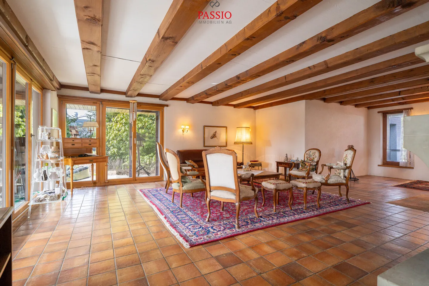 Ampia casa unifamiliare di 5,5 stanze con piscina e vista sulle montagne - Foto 8 di 39