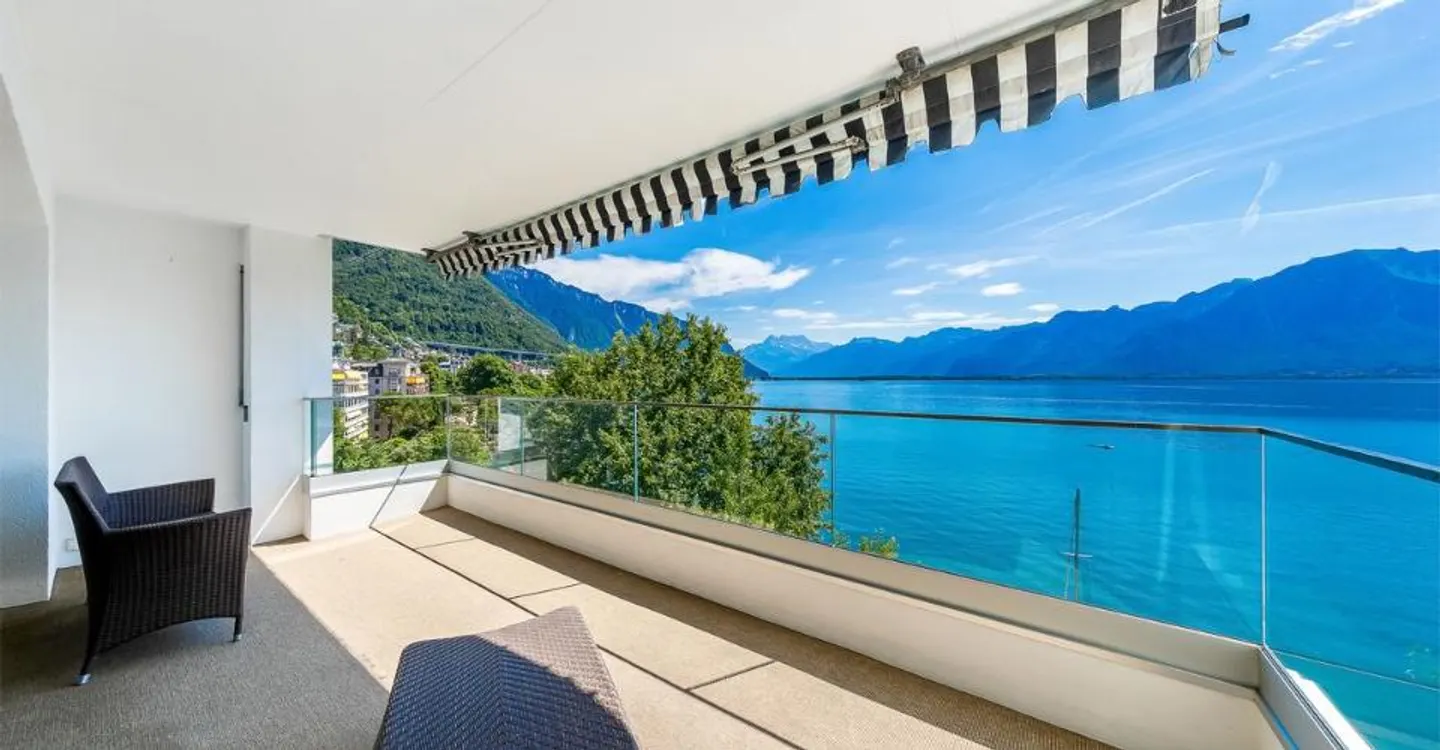 Luxury Lakefront Apartment - Photo 9 of 11
