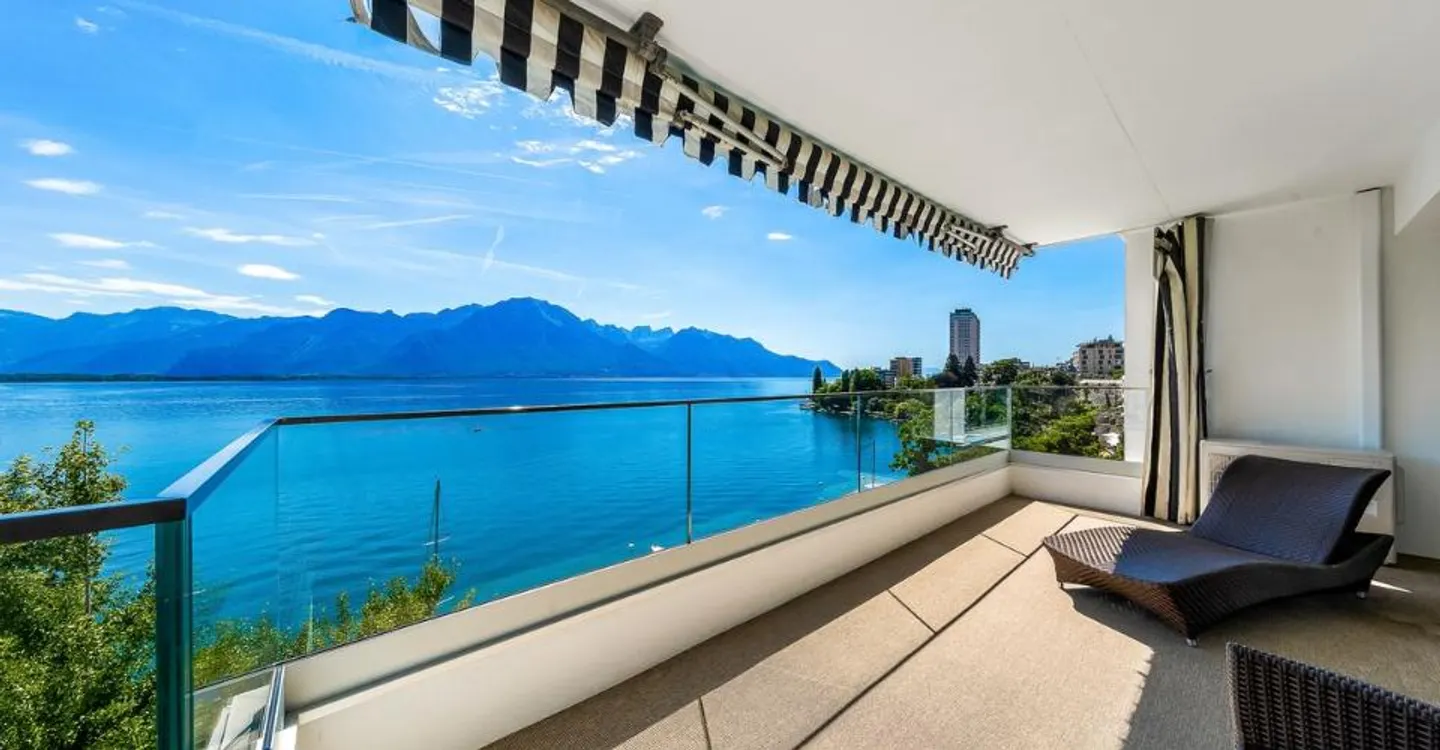 Luxury Lakefront Apartment - Photo 10 of 11