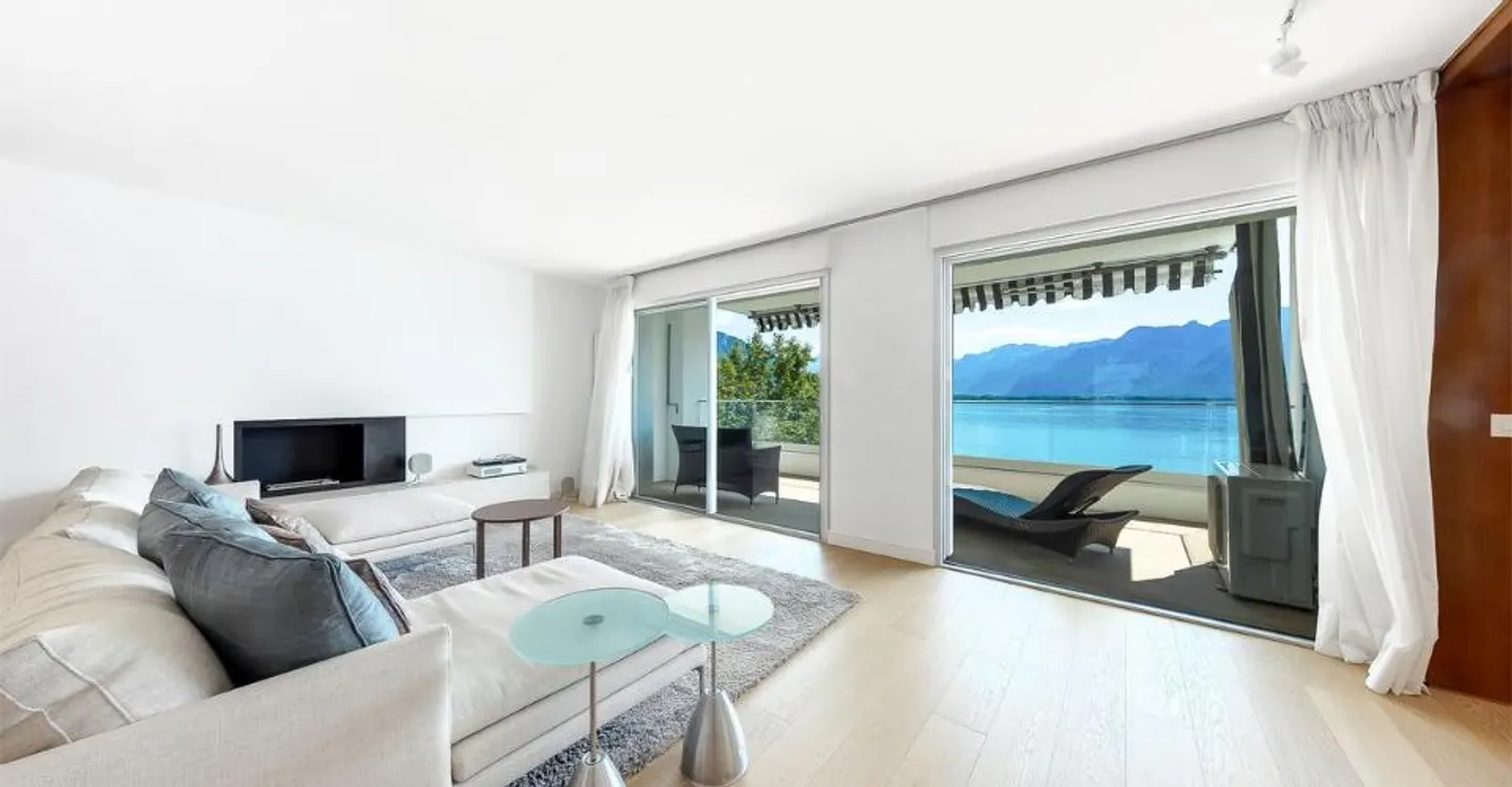Luxury Lakefront Apartment - Photo 2 of 11