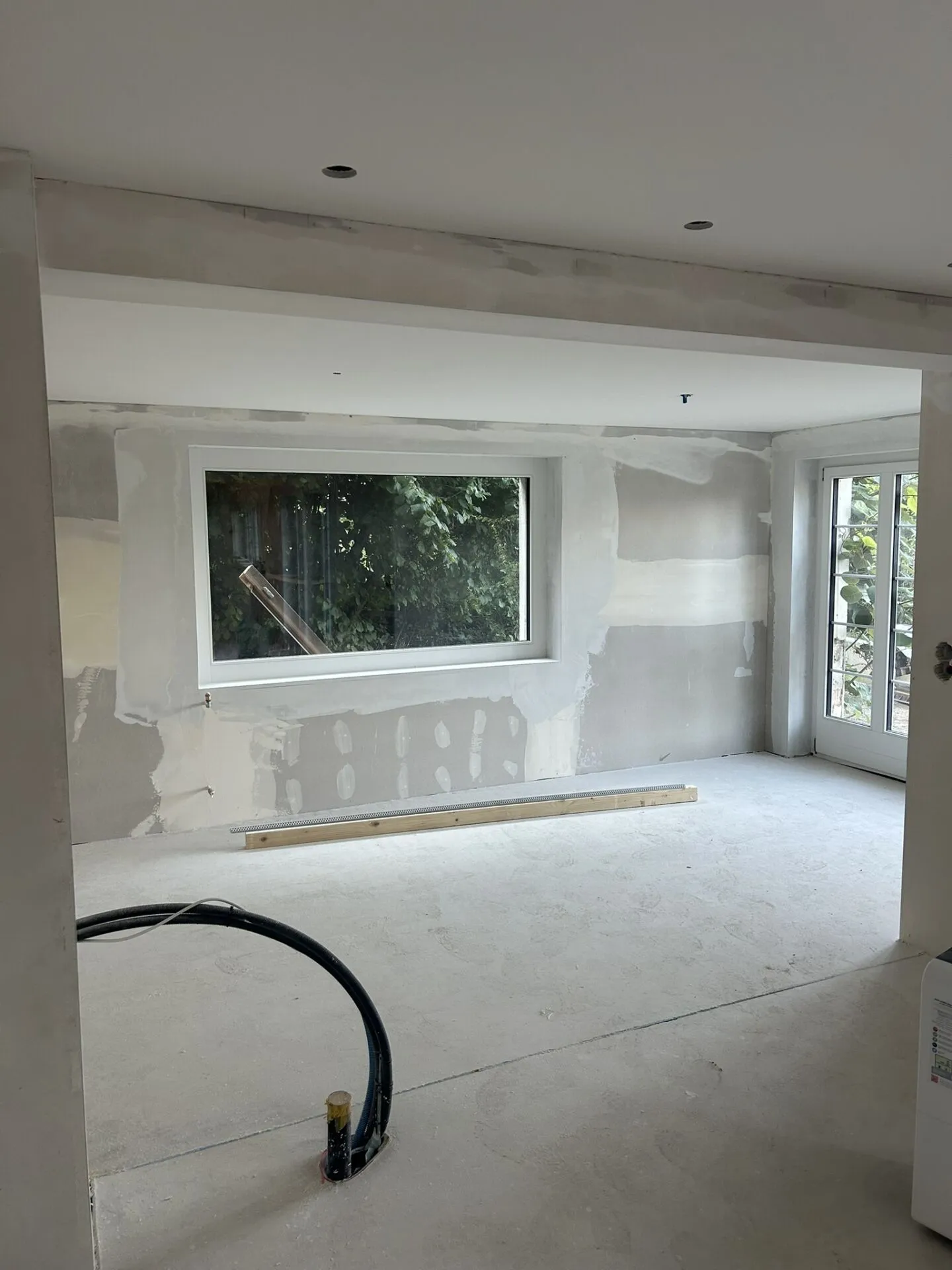 Première occupation après rénovation - Appartement de 4,5 pièces au sous-sol - Photo 3 sur 15