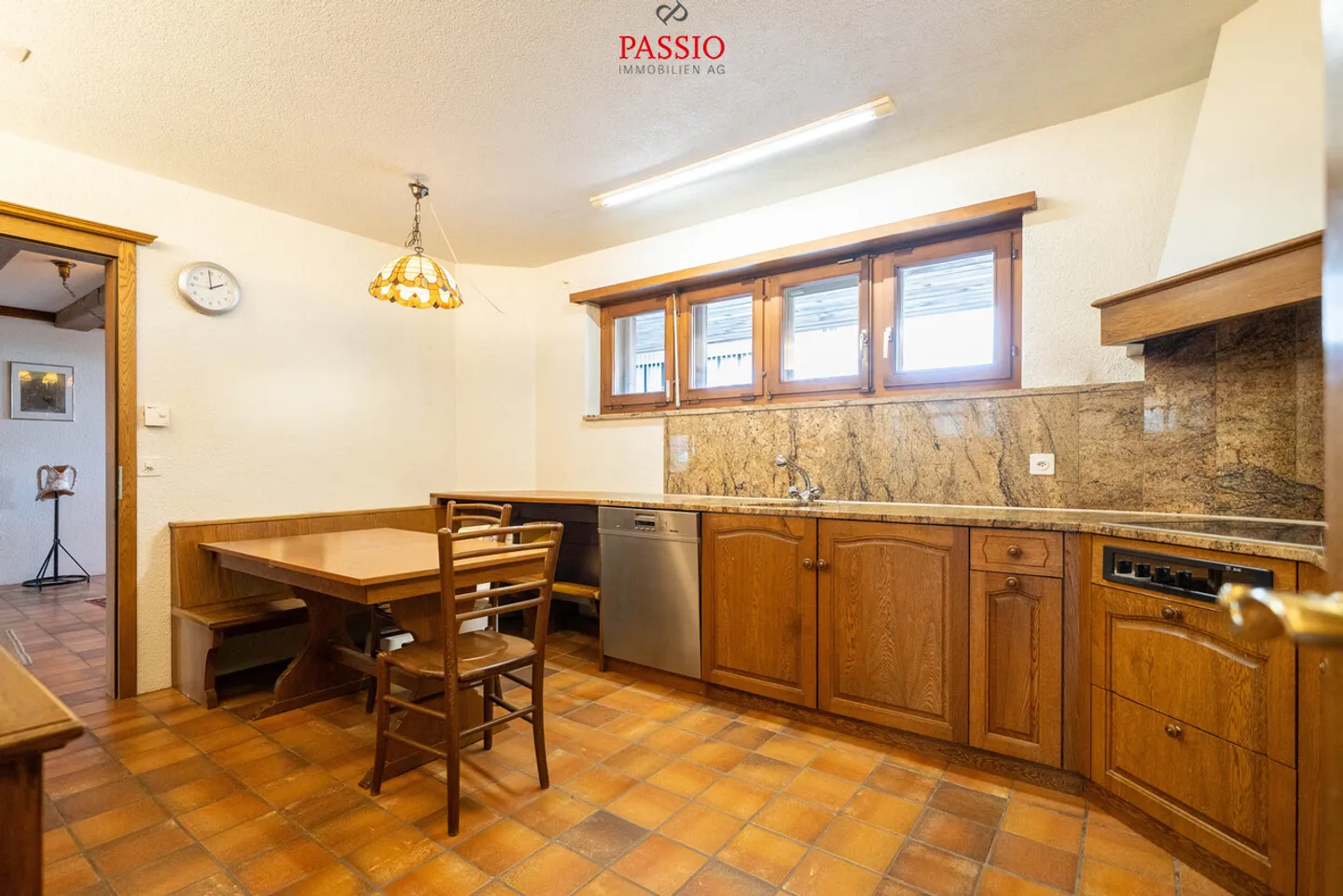 Ampia casa unifamiliare di 5,5 stanze con piscina e vista sulle montagne - Foto 11 di 39