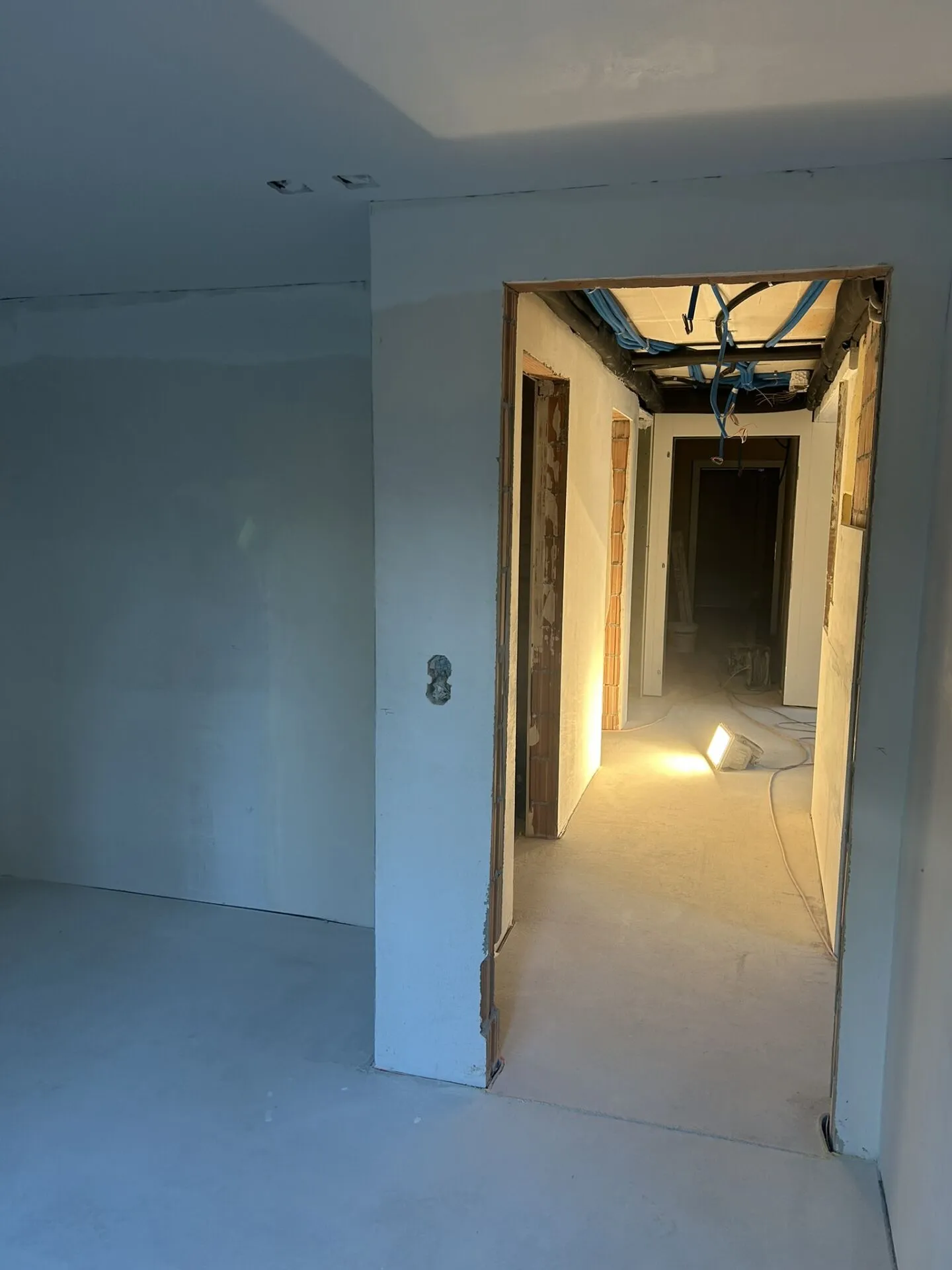 Première occupation après rénovation - Appartement de 4,5 pièces au sous-sol - Photo 8 sur 15