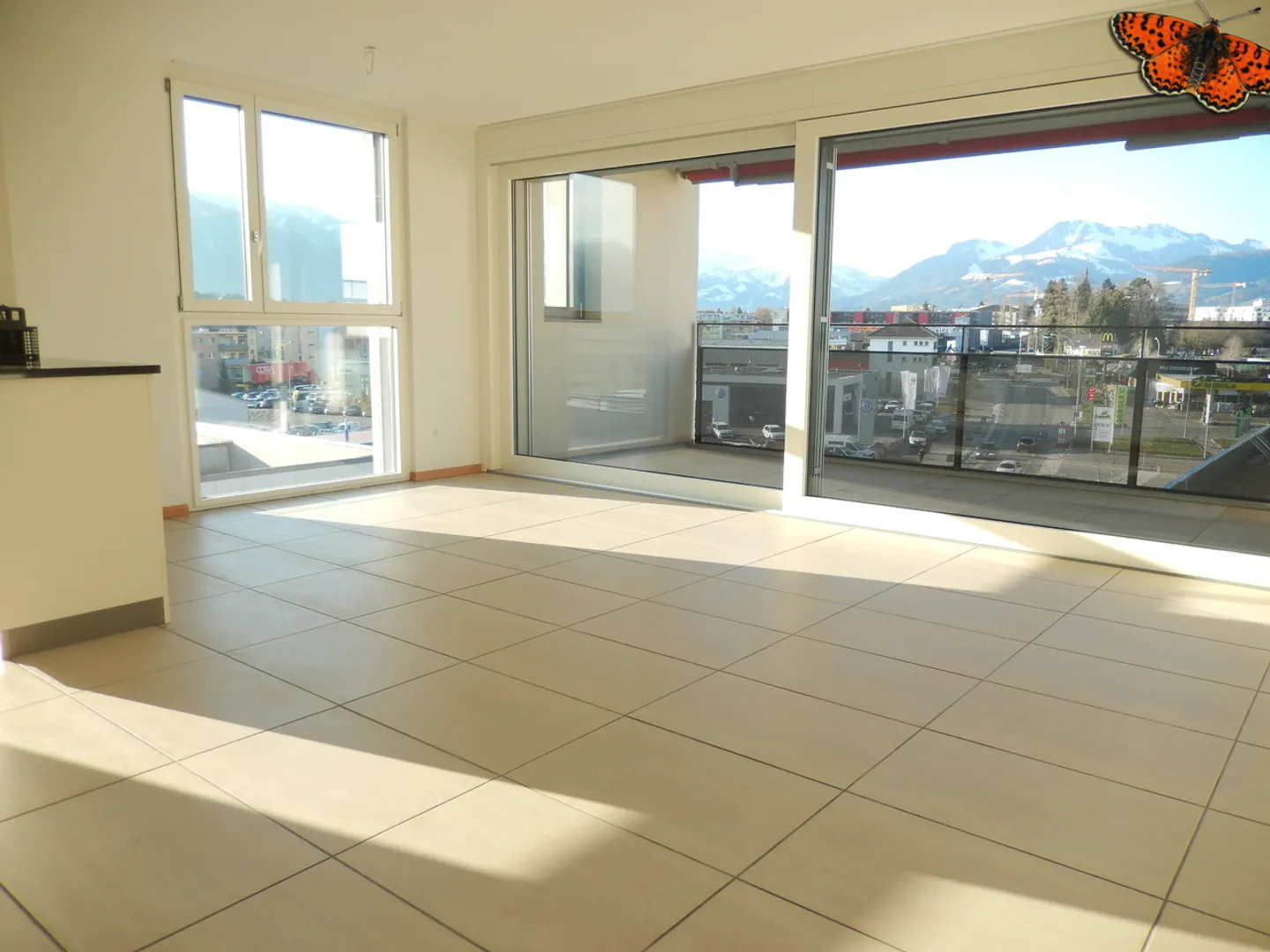 MAGNIFICENT 2½ ROOMS - Large balcony with unobstructed view! - Photo 1 of 6