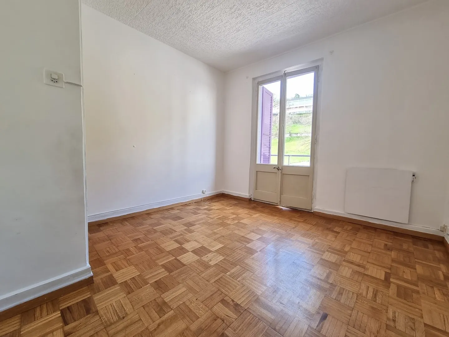Charmante 2.5-Zimmer-Wohnung mit Balkon, nur einen Steinwurf vom Zentrum entfernt - Foto 5 von 6