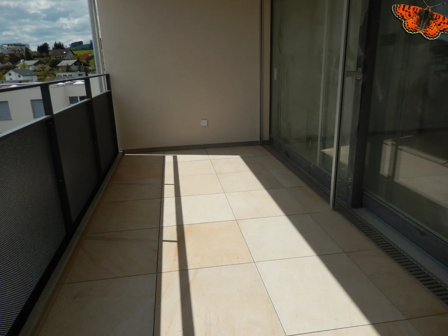 MAGNIFICENT 2½ ROOMS - Large balcony with unobstructed view! - Photo 5 of 6