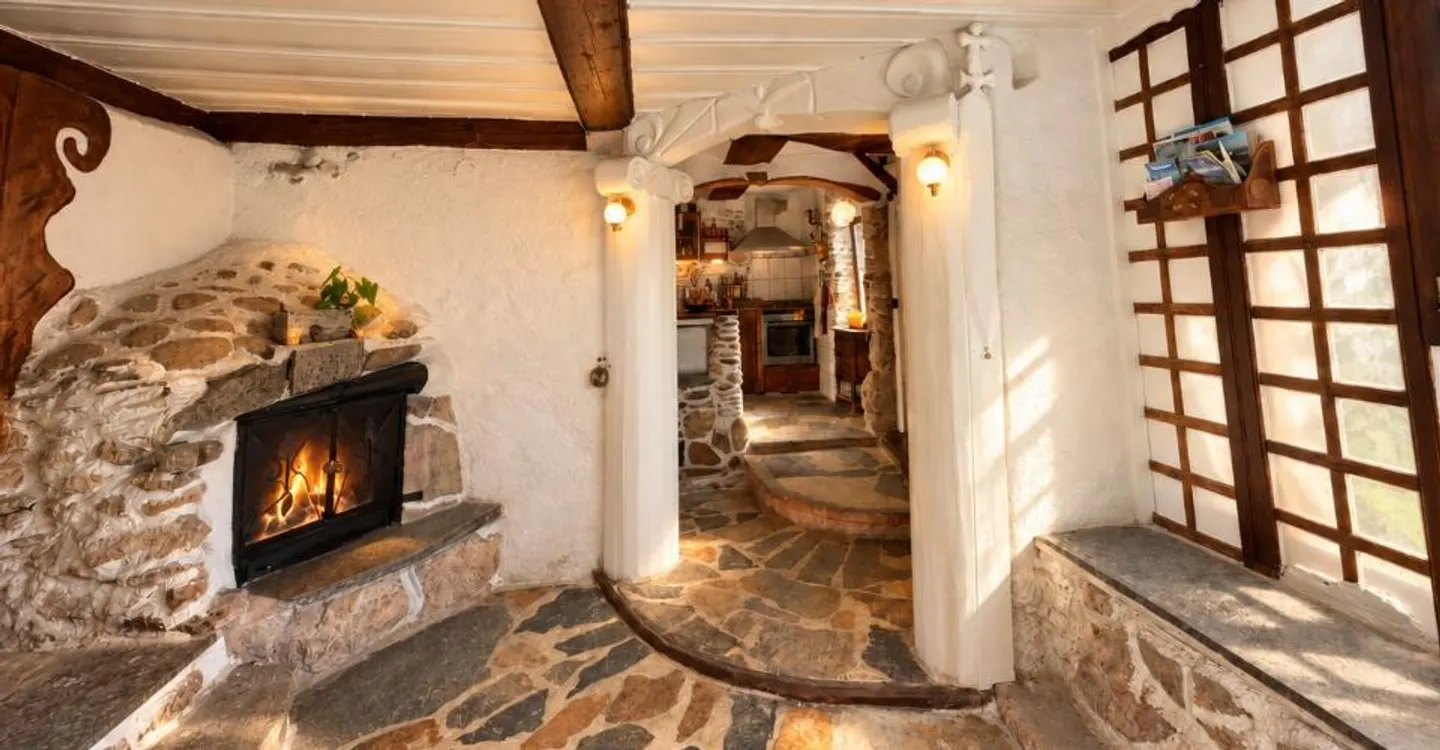 Atypical Character House in Savièse: Volumes, Authenticity, and Potential - Photo 4 of 13