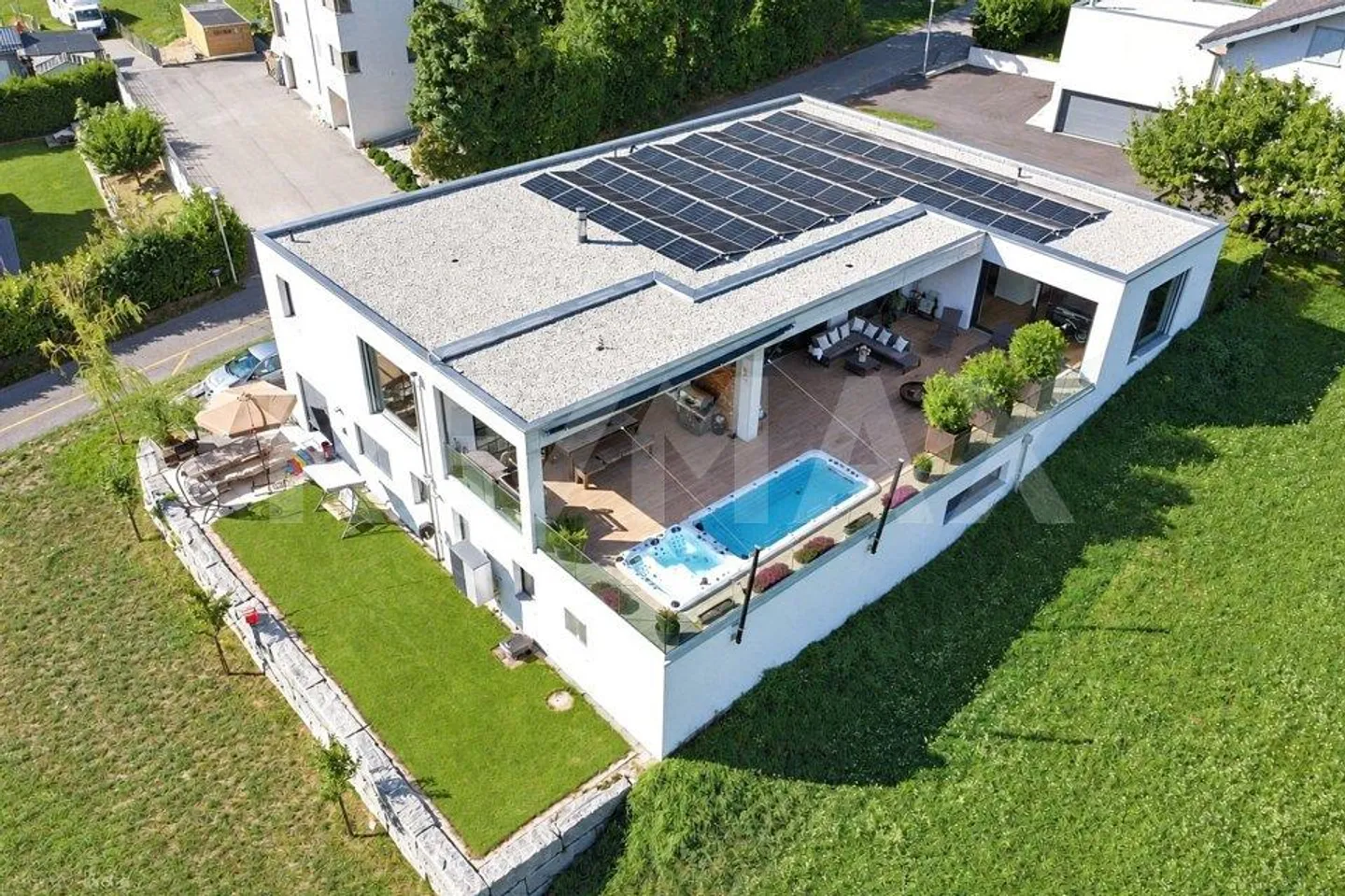 Modern villa with exclusive amenities and panoramic views over the Rhône... - Photo 1 of 13