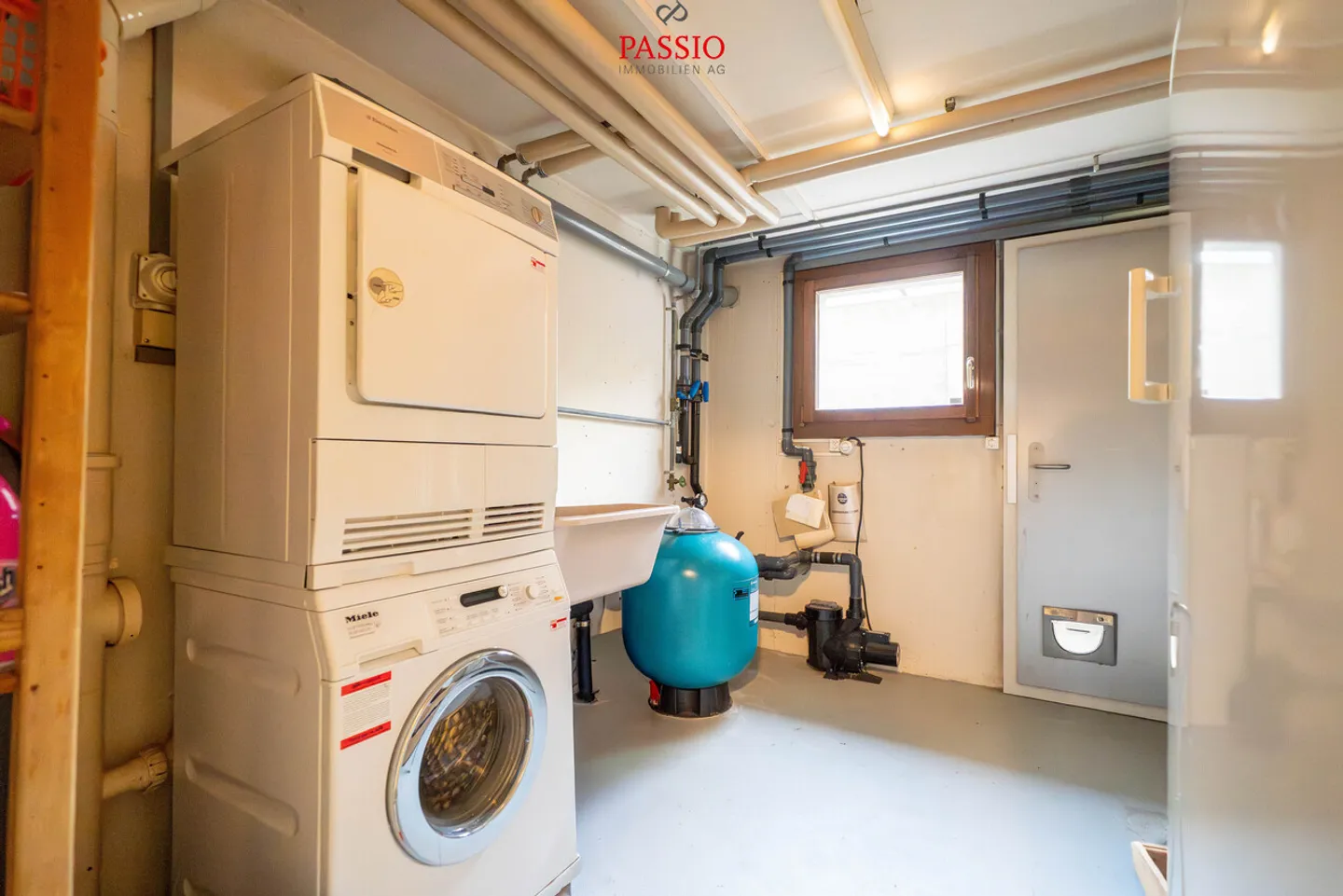 Ampia casa unifamiliare di 5,5 stanze con piscina e vista sulle montagne - Foto 29 di 39