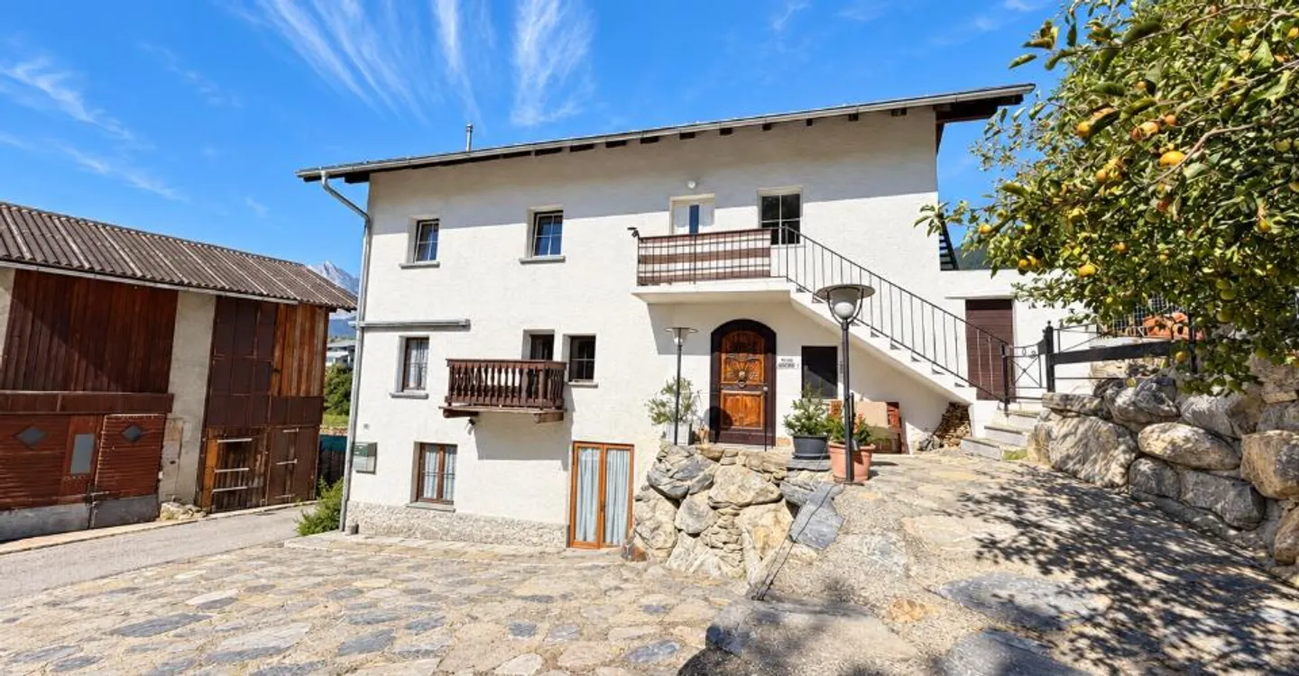 Atypical Character House in Savièse: Volumes, Authenticity, and Potential - Photo 11 of 13