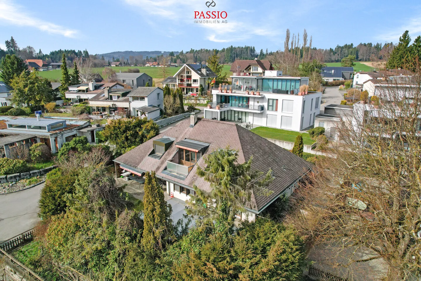Ampia casa unifamiliare di 5,5 stanze con piscina e vista sulle montagne - Foto 35 di 39