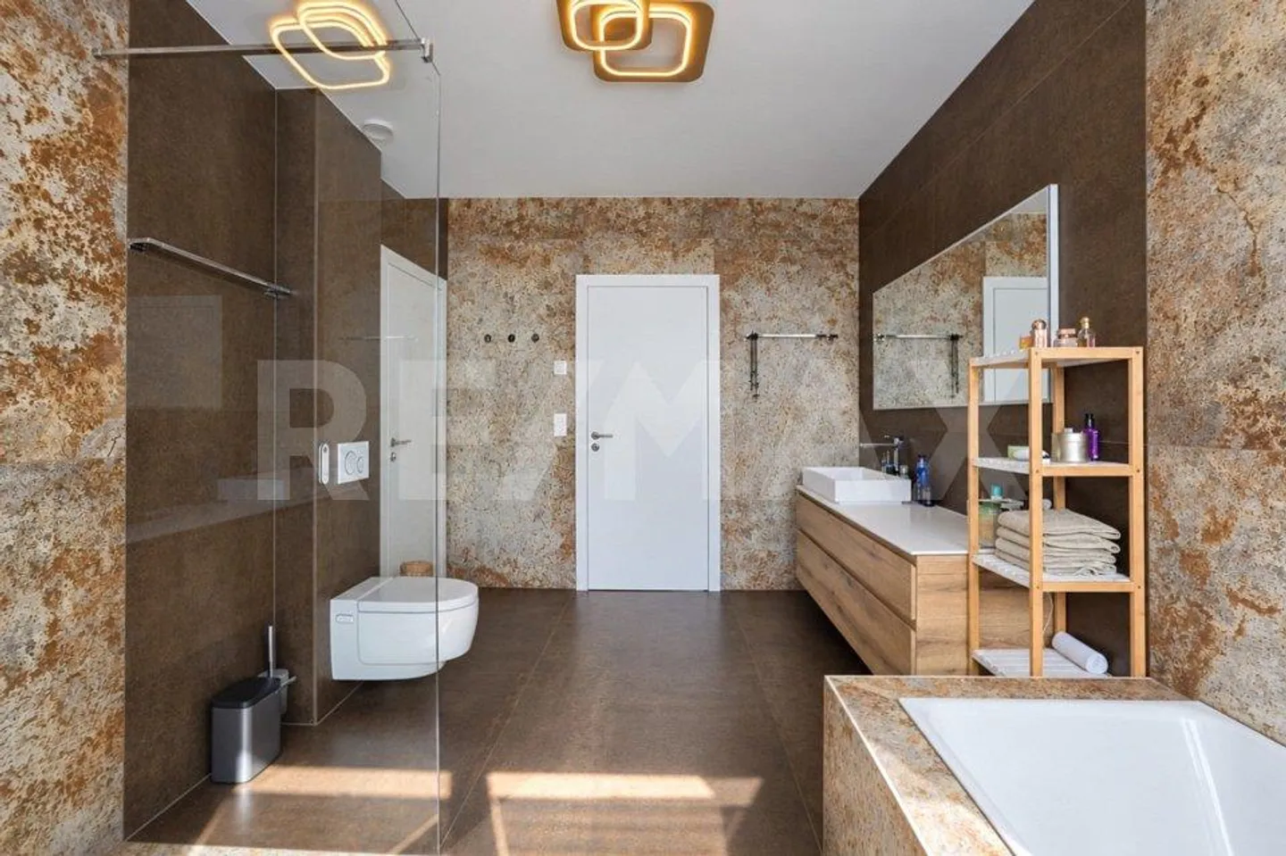Modern villa with exclusive amenities and panoramic views over the Rhône... - Photo 6 of 13
