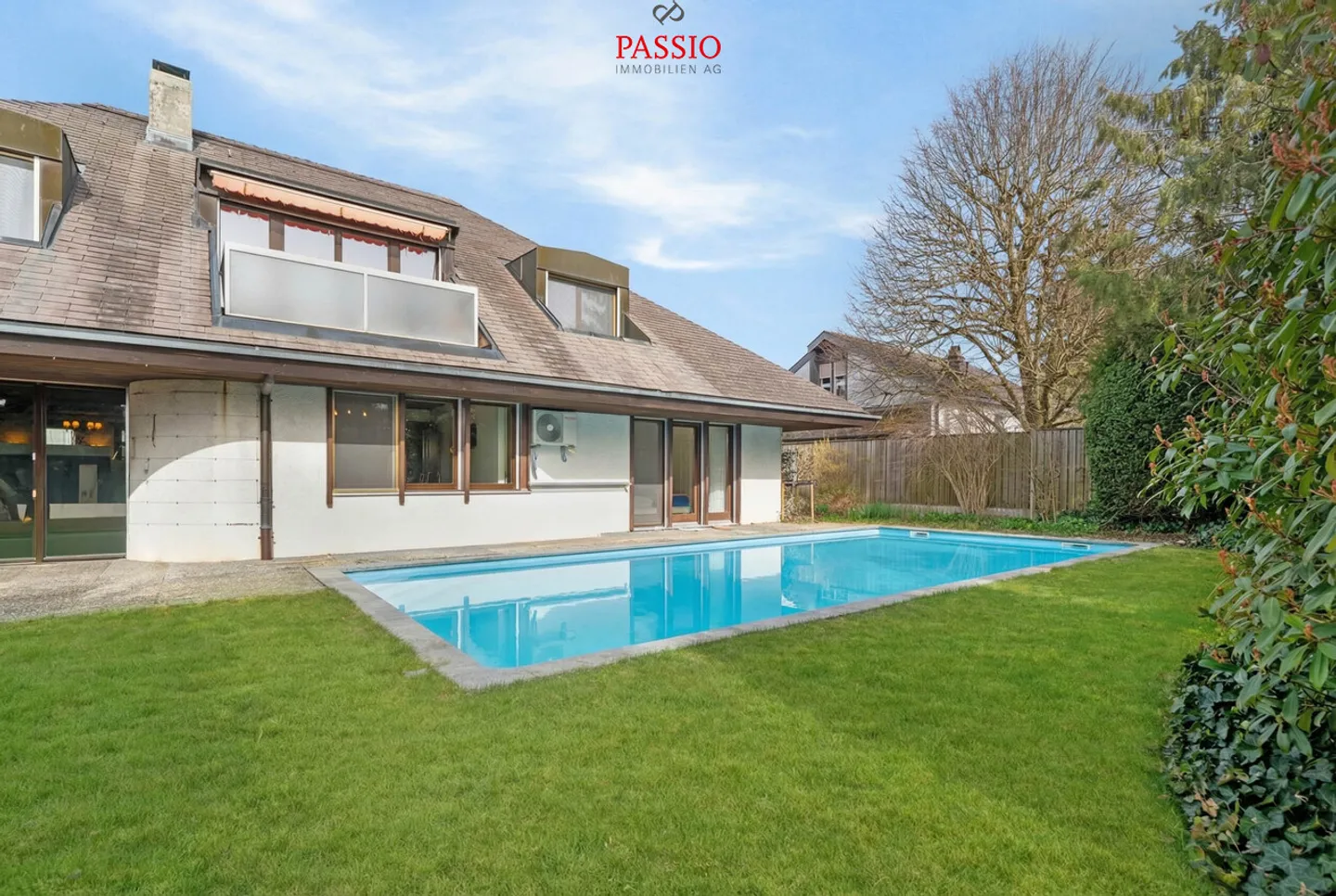 Ampia casa unifamiliare di 5,5 stanze con piscina e vista sulle montagne - Foto 36 di 39