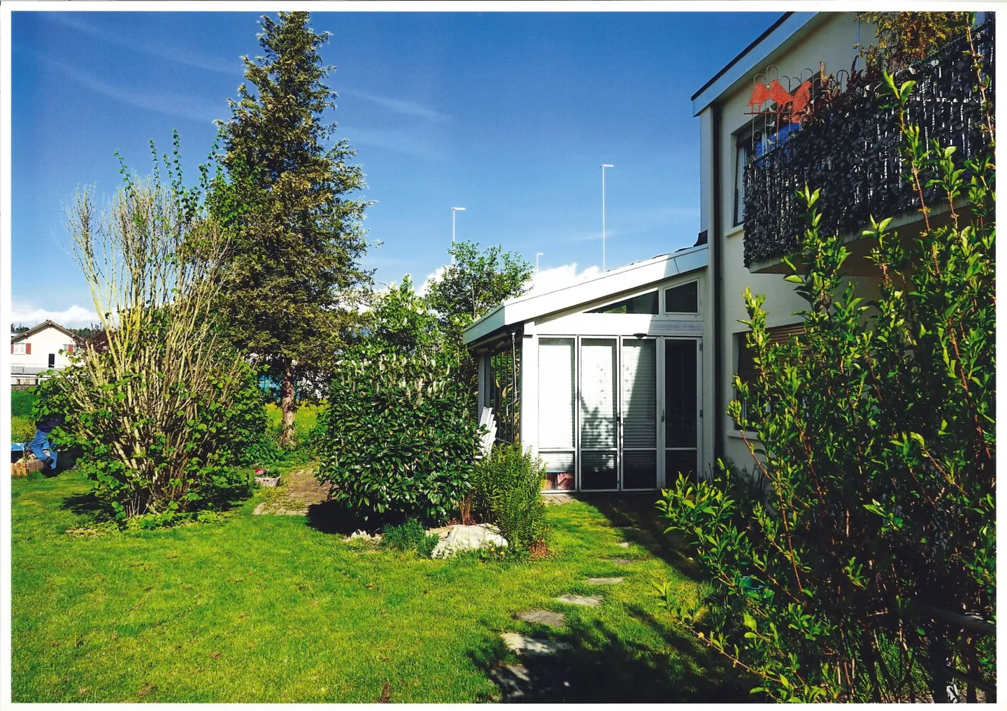 APPARTEMENT SPACIEUX DANS UN EMPLACEMENT CALME AVEC JARDIN D'HIVER - Photo 2 sur 16