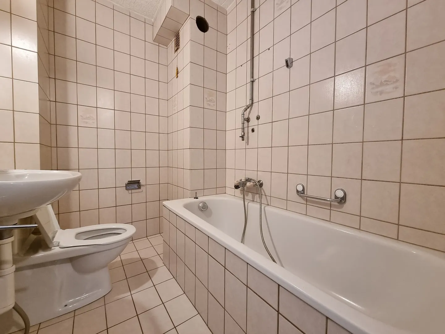 Charmante 2.5-Zimmer-Wohnung mit Balkon, nur einen Steinwurf vom Zentrum entfernt - Foto 6 von 6