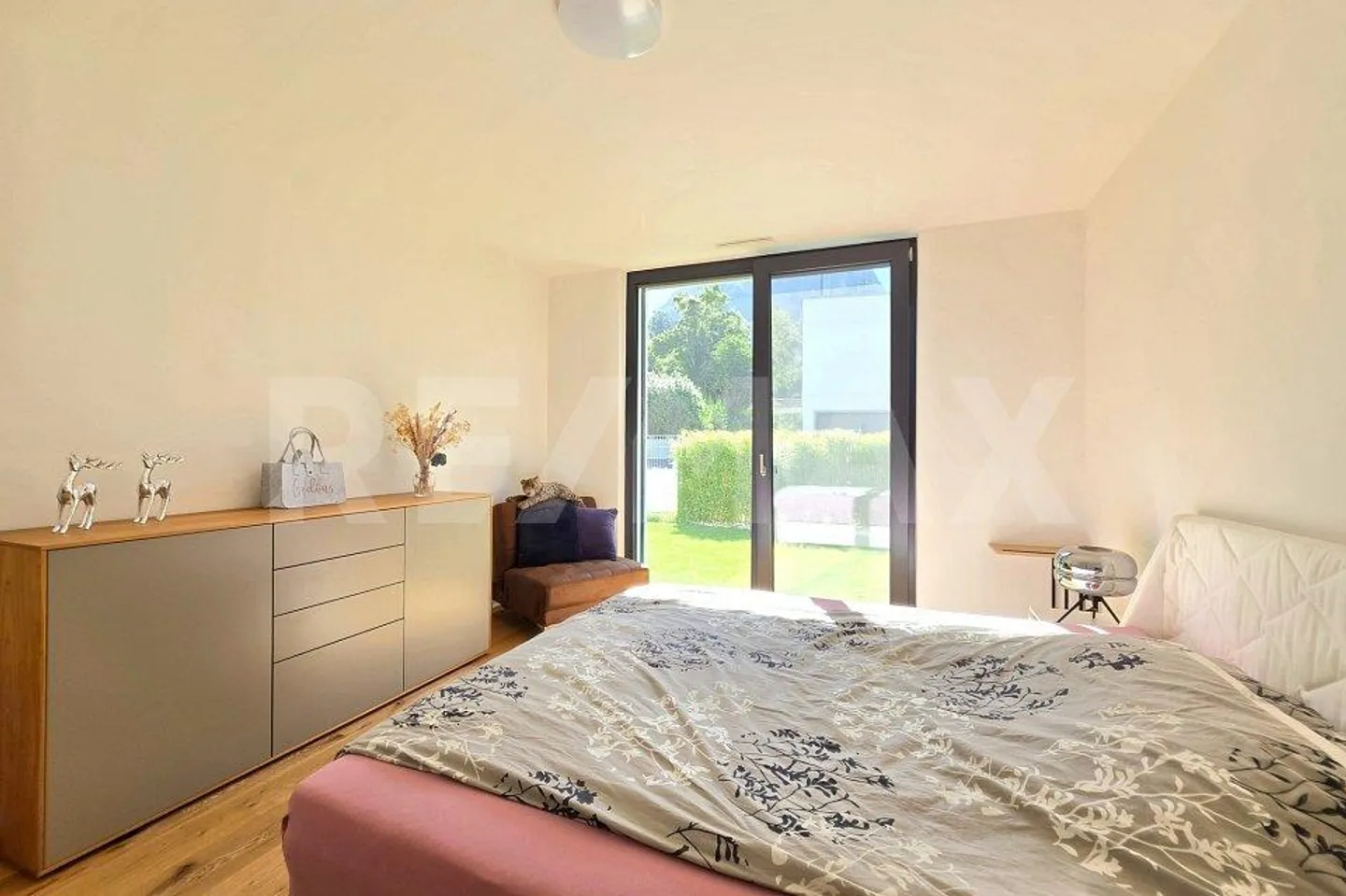 Modern villa with exclusive amenities and panoramic views over the Rhône... - Photo 10 of 13