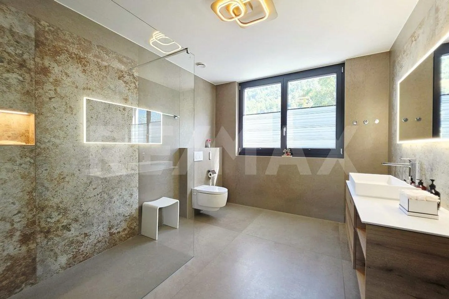 Modern villa with exclusive amenities and panoramic views over the Rhône... - Photo 11 of 13