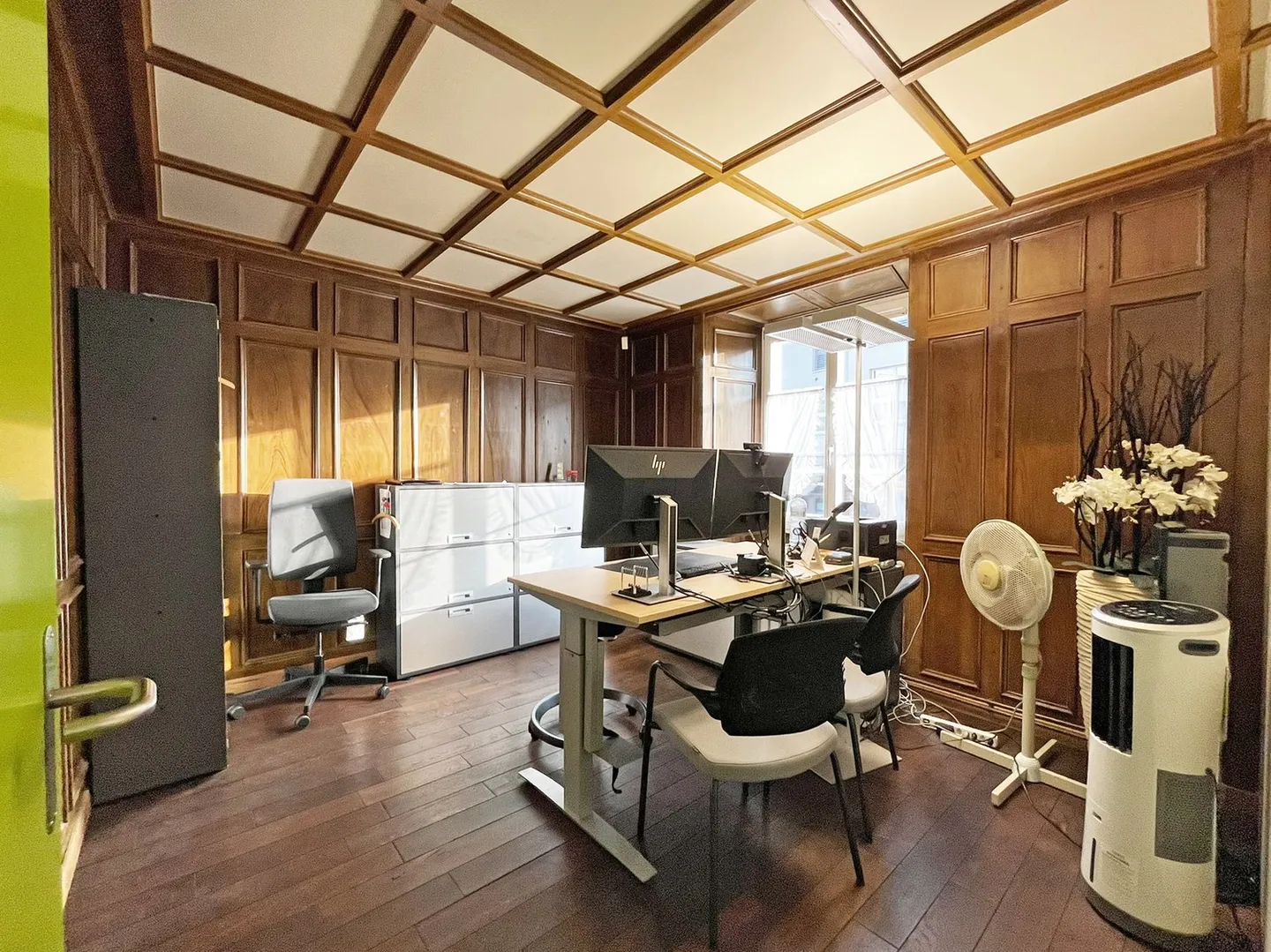 Office space on the ground floor, including vaulted cellar/divisible commercial units for rent - Photo 6 of 13