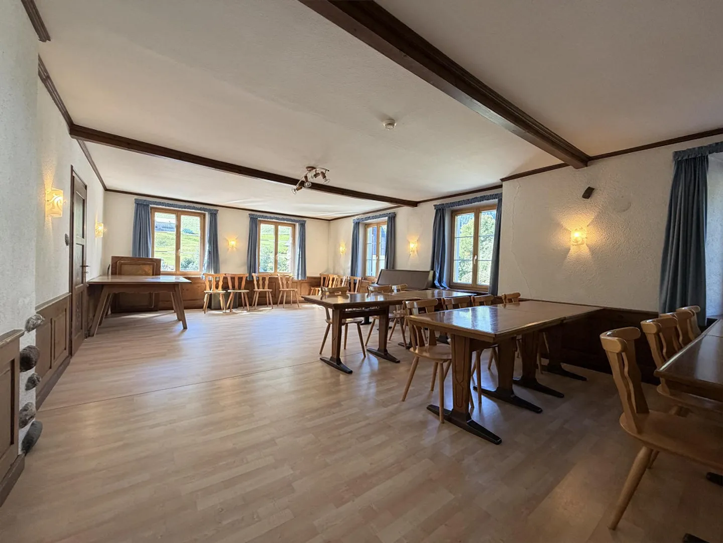 Auberge avec appartement de 5½ pièces dans les combles - Photo 3 sur 10