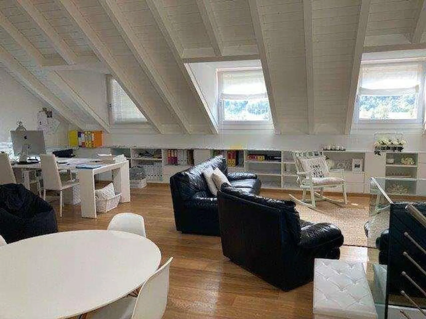 MENDRISO CAPOLAGO : BEAU PENTHOUSE AVEC VUE SUR LE LAC - Photo 2 sur 9