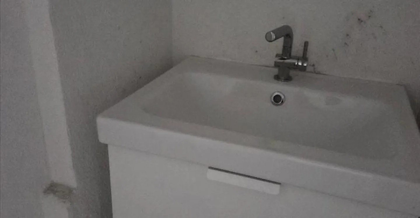 Mixed-use building for rent - Photo 2 of 13