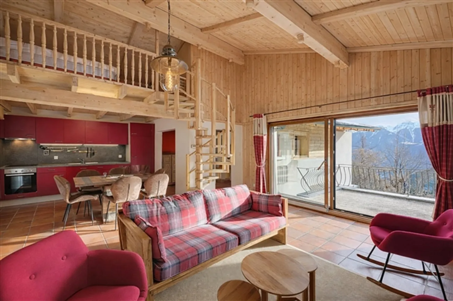 Chalet bifamilial avec charme authentique, entièrement rénové - Photo 1 sur 10