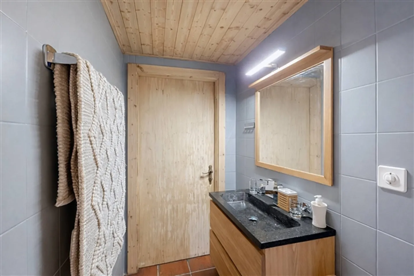 Chalet bifamilial avec charme authentique, entièrement rénové - Photo 5 sur 10