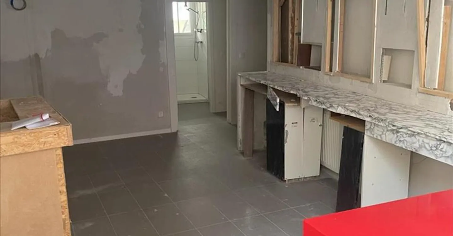 Mixed-use building for rent - Photo 6 of 13