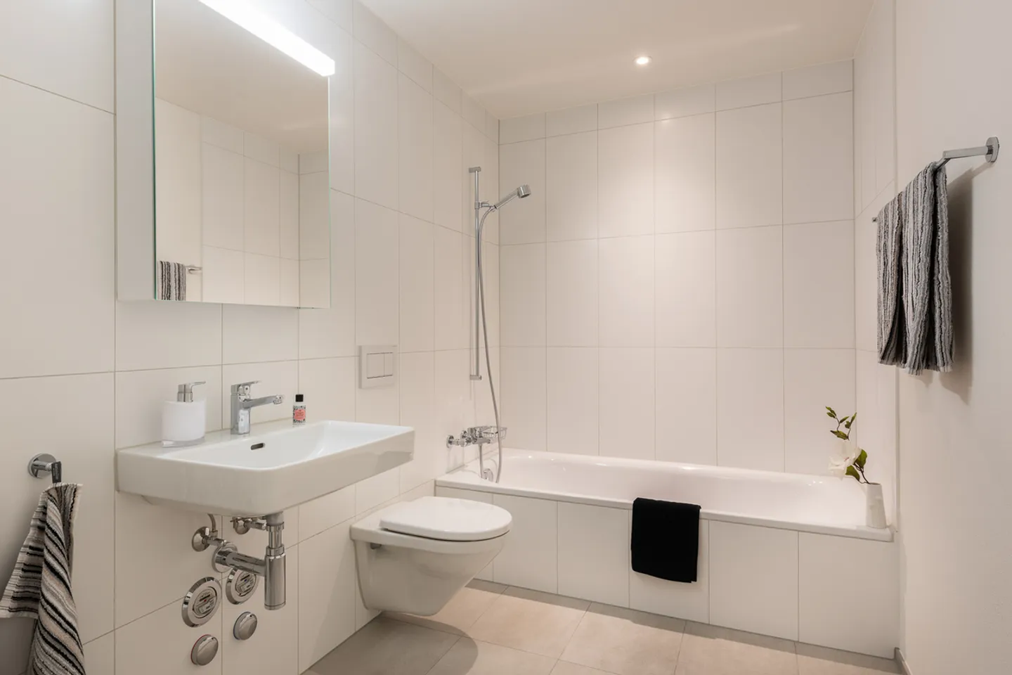 Centrally Located Home in Littau - Photo 10 of 11