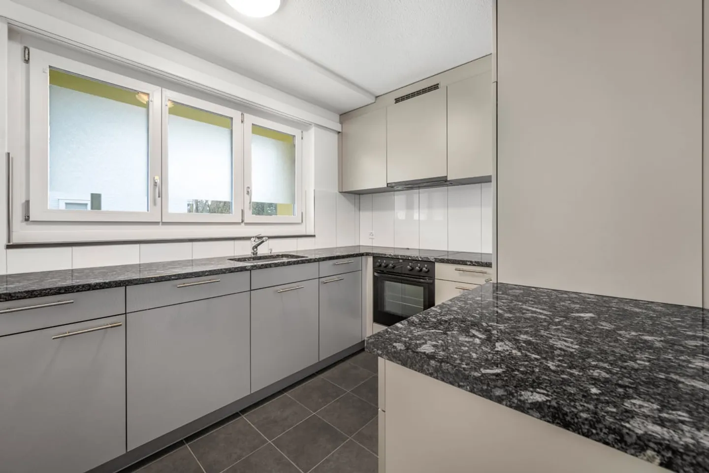 Modern 3.5-room apartment - Photo 3 of 12