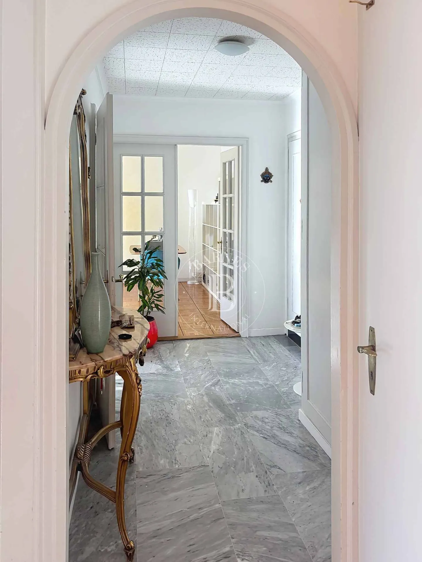 Schöne 4-Zimmer-Wohnung in hoher Etage im Herzen von Champel - Foto 2 von 10