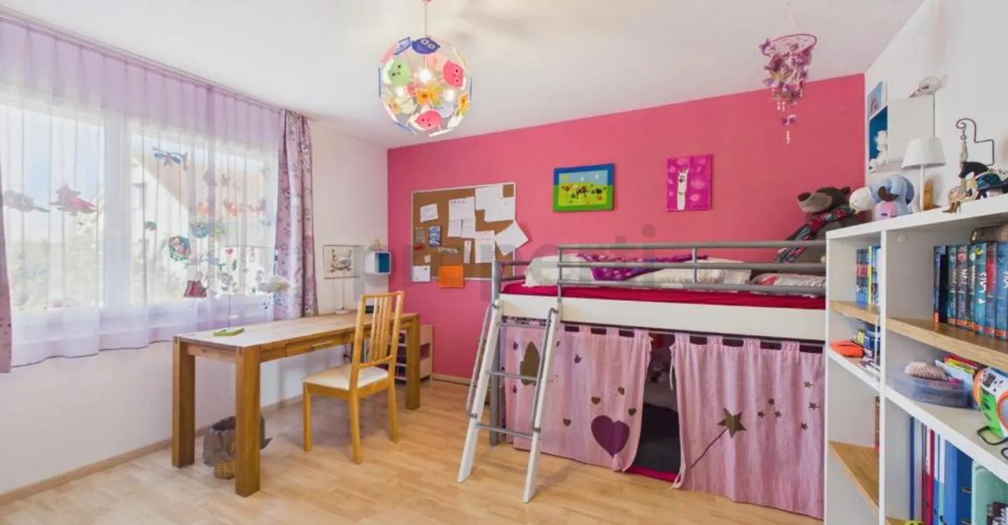 Detached single-family house from 2012: Modular underfloor heating, 5 bedrooms and sunny garden - Photo 9 of 12
