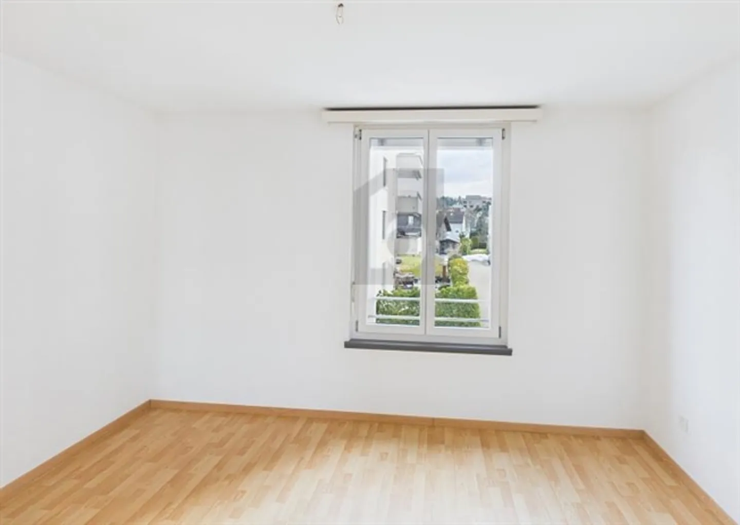 Invitante, inondato di luce con vista giardino - Foto 4 di 6