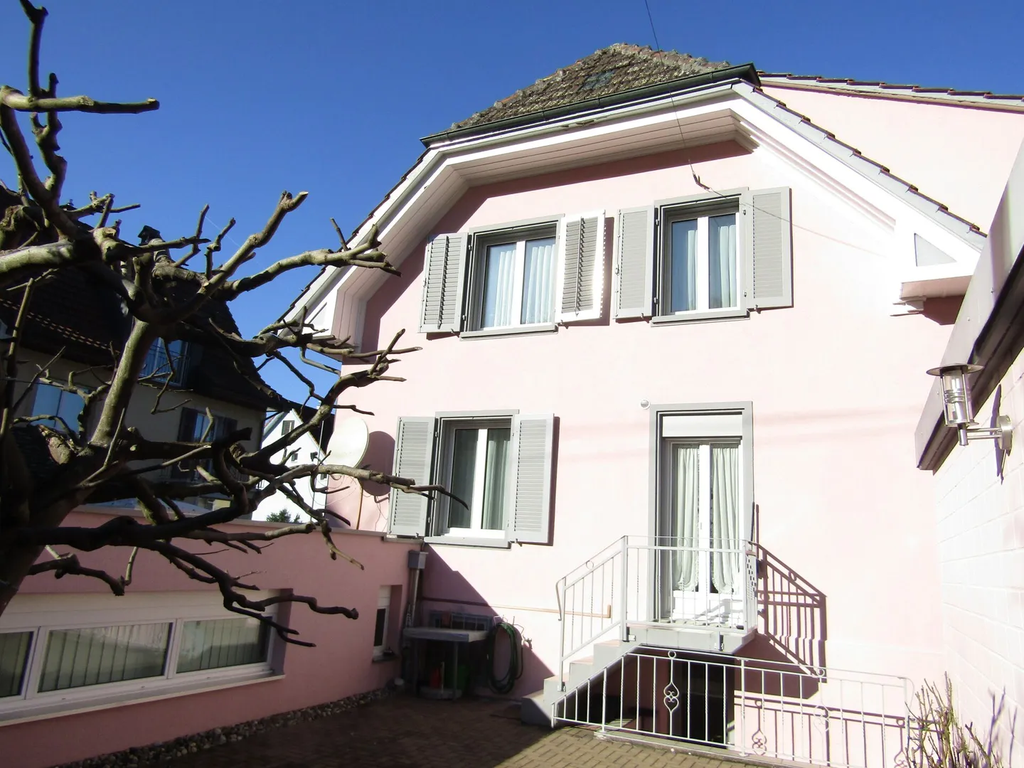 Detached single-family house with 60m2 commercial extension - Photo 5 of 14