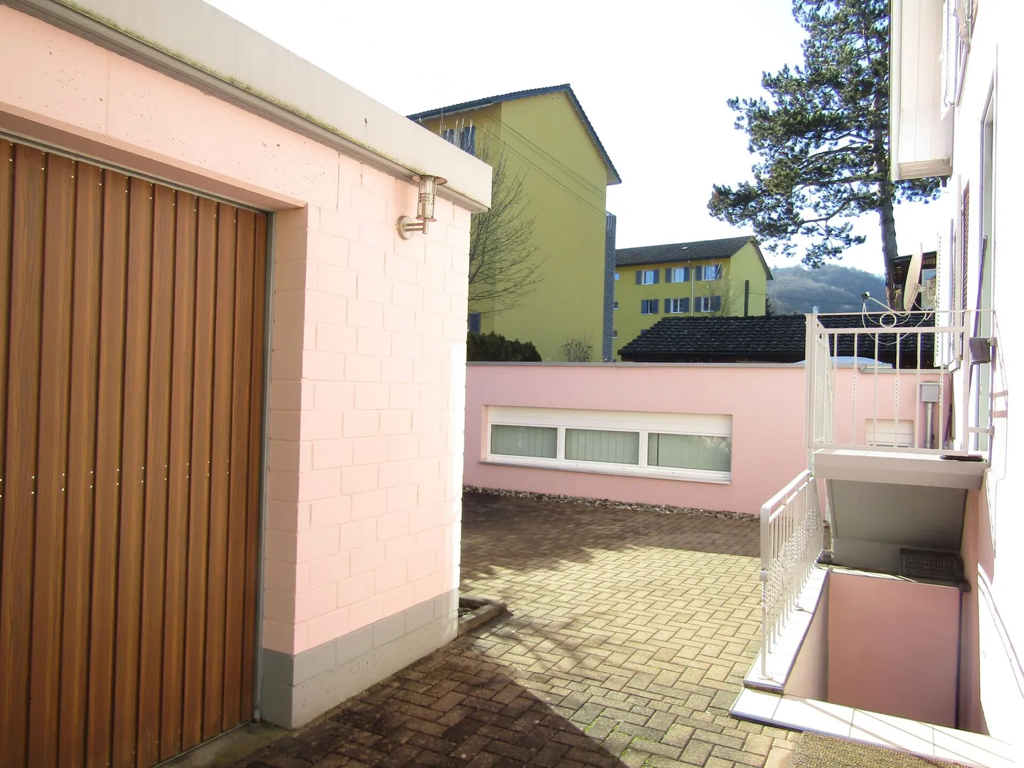 Detached single-family house with 60m2 commercial extension - Photo 6 of 14