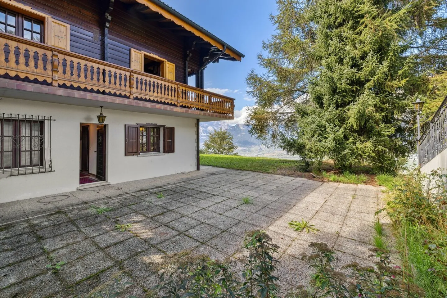 Extraordinary Chalet with Panoramic View - Photo 3 of 19