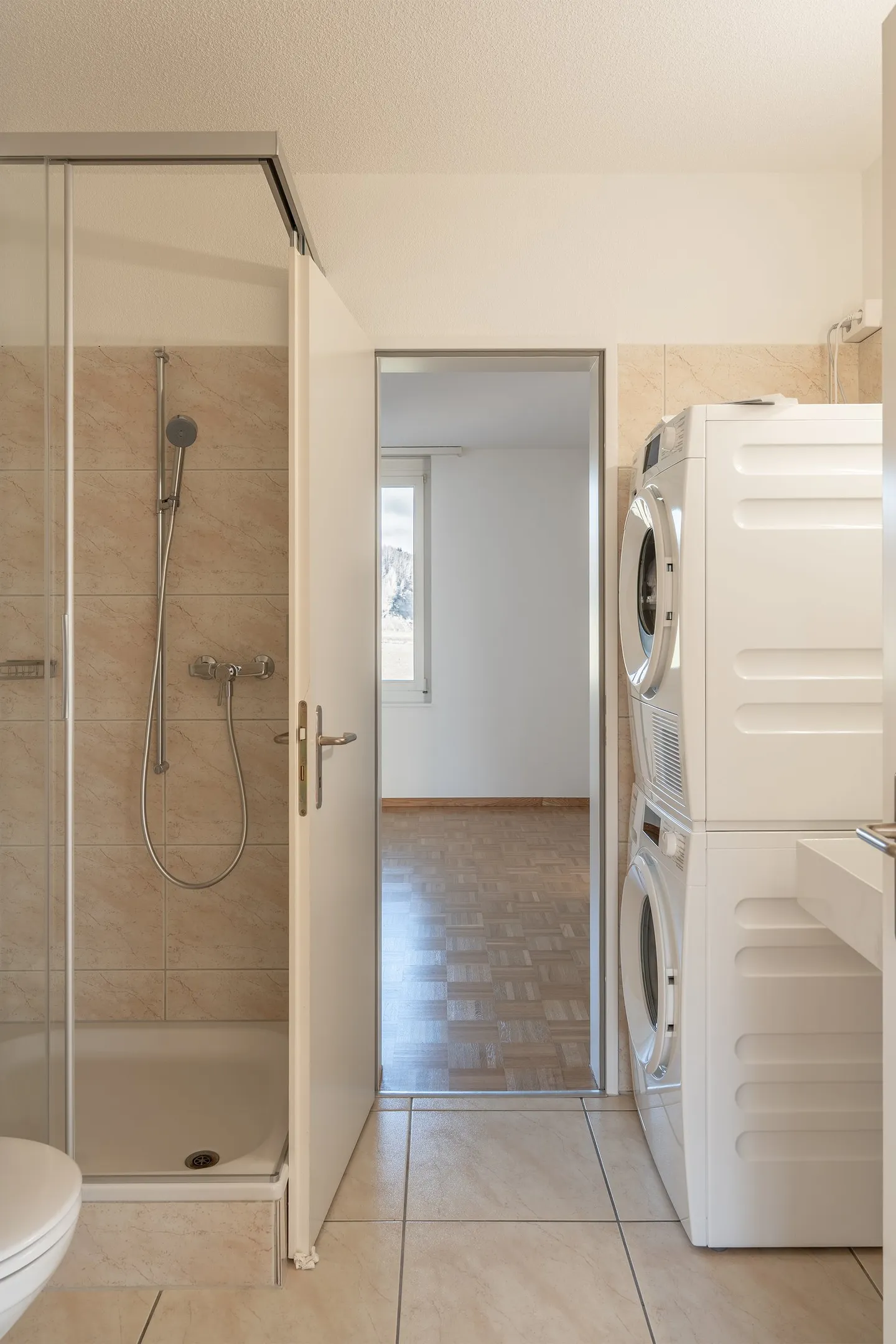 Attractive multi-family house with 6 apartments in Schüpfen - Photo 10 of 21