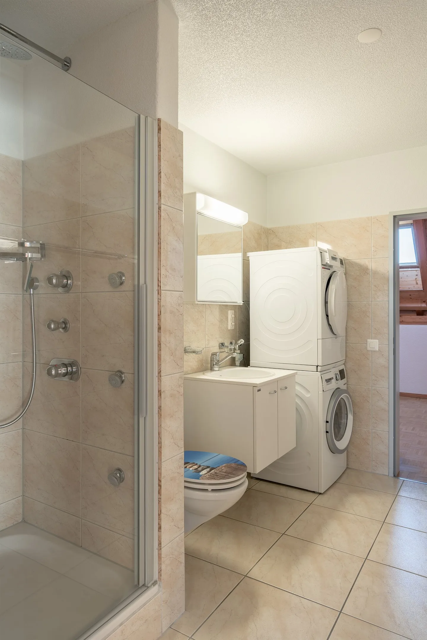 Attractive multi-family house with 6 apartments in Schüpfen - Photo 17 of 21