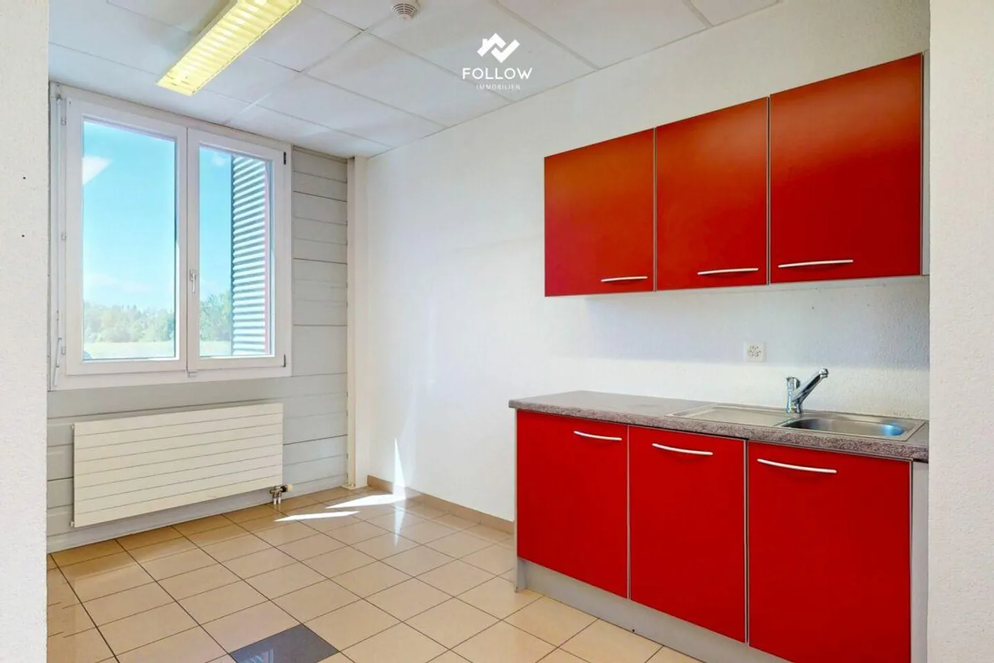 Moderna hall commerciale con ufficio e potenziale di utilizzo versatile in... - Foto 8 di 26