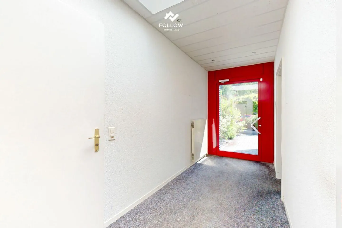 Moderna hall commerciale con ufficio e potenziale di utilizzo versatile in... - Foto 6 di 26