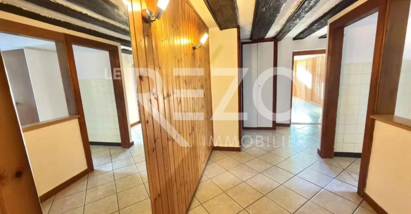 4.5 Room Apartment in a Listed House - (1978) LENS - Photo 4 of 11