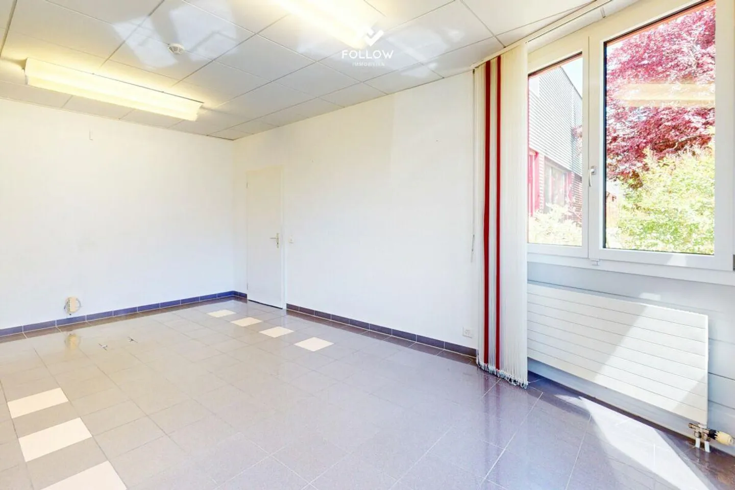 Moderna hall commerciale con ufficio e potenziale di utilizzo versatile in... - Foto 12 di 26