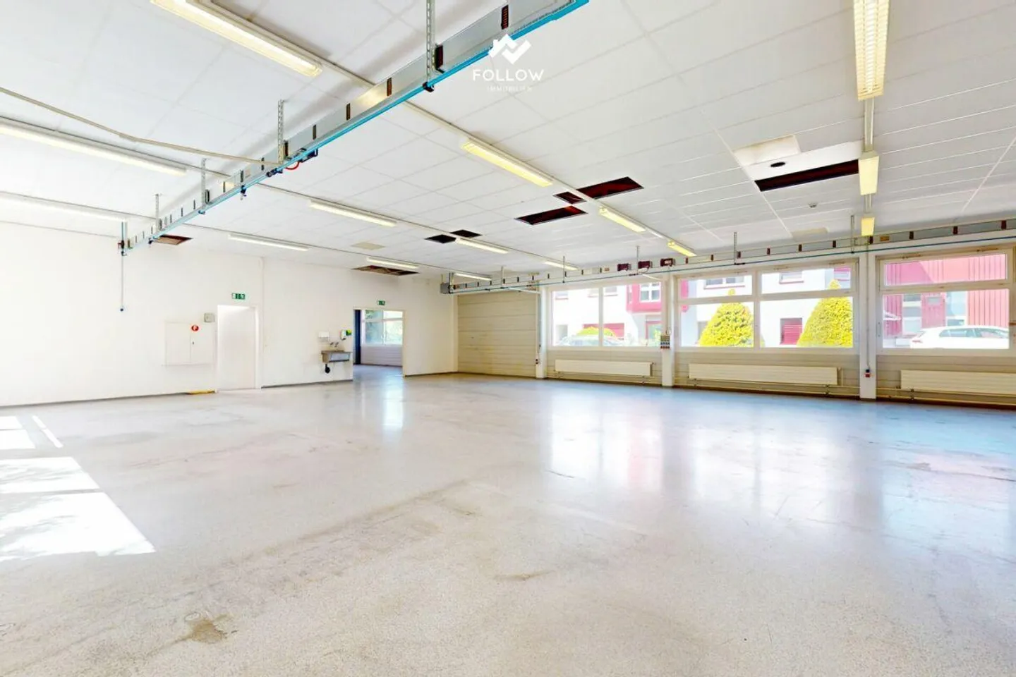 Moderna hall commerciale con ufficio e potenziale di utilizzo versatile in... - Foto 14 di 26